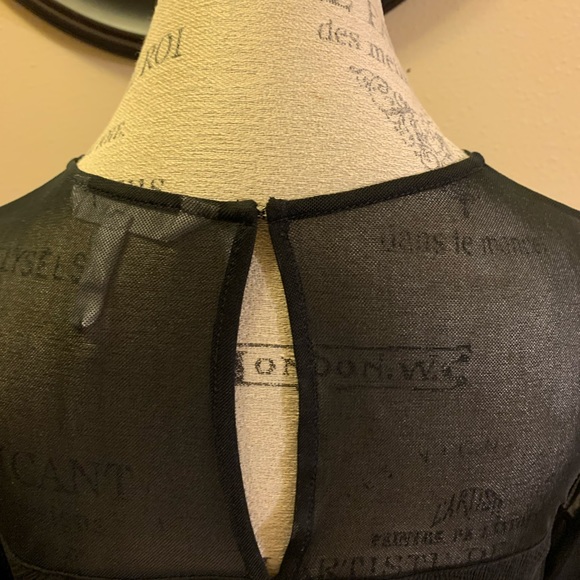 LN DARLING RUFFLED TOP W/LONG RUFFLE SLEEVES. CUTE - Picture 8 of 13